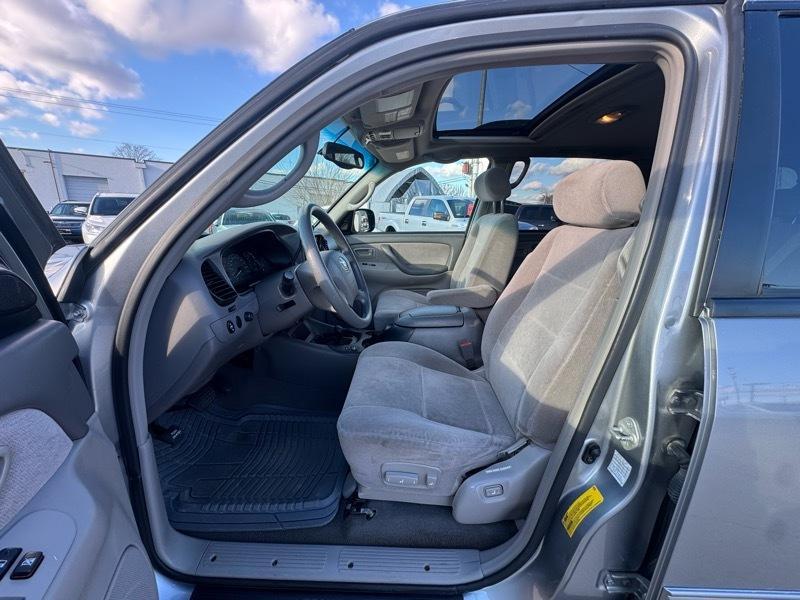 Toyota Sequoia SR5 4WD 2003