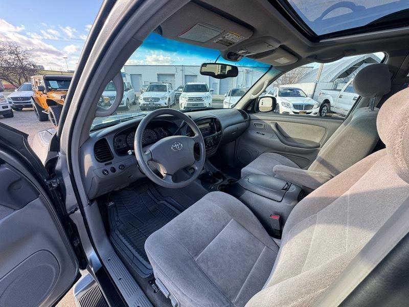 Toyota Sequoia SR5 4WD 2003