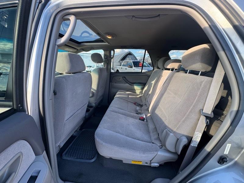 Toyota Sequoia SR5 4WD 2003