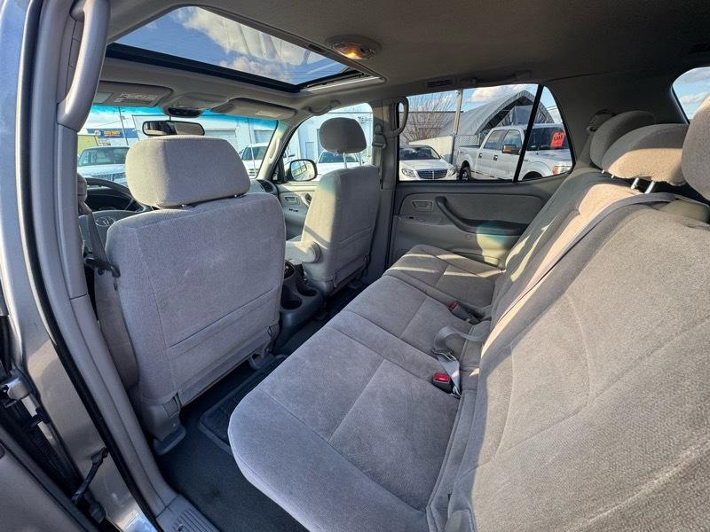 Toyota Sequoia SR5 4WD 2003