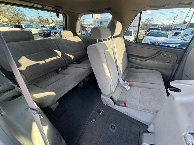 Toyota Sequoia SR5 4WD 2003