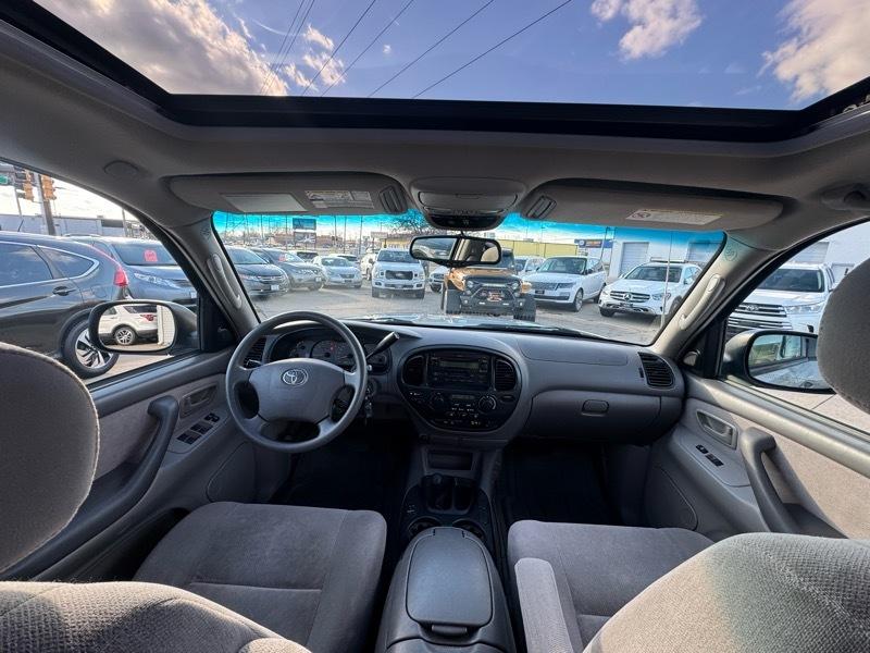 Toyota Sequoia SR5 4WD 2003