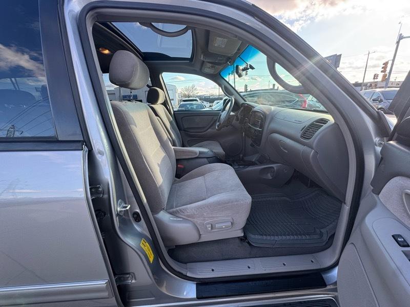 Toyota Sequoia SR5 4WD 2003