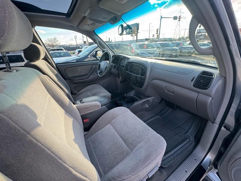 Toyota Sequoia SR5 4WD 2003