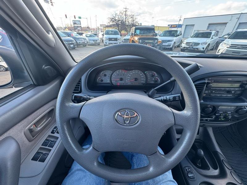 Toyota Sequoia SR5 4WD 2003