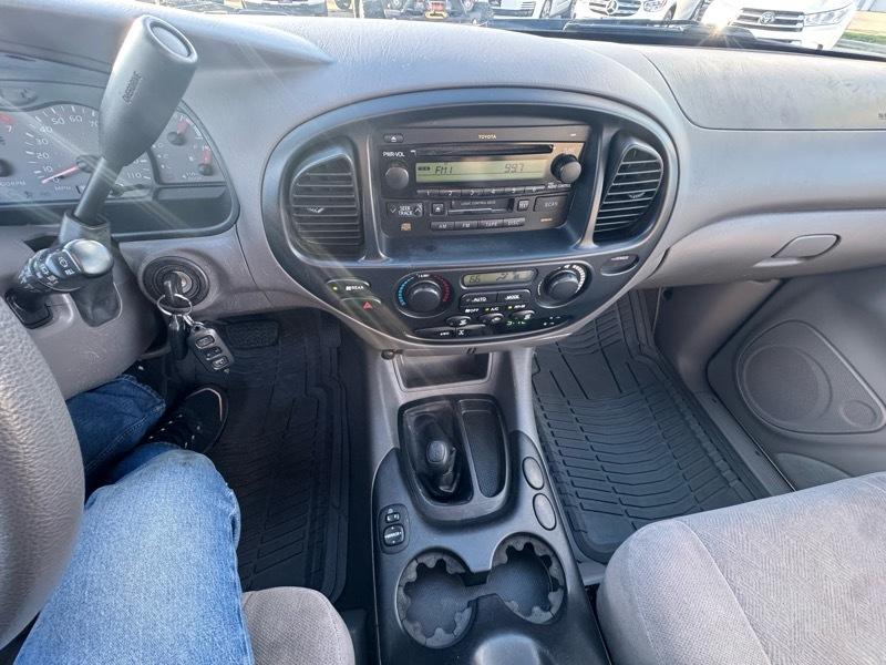 Toyota Sequoia SR5 4WD 2003