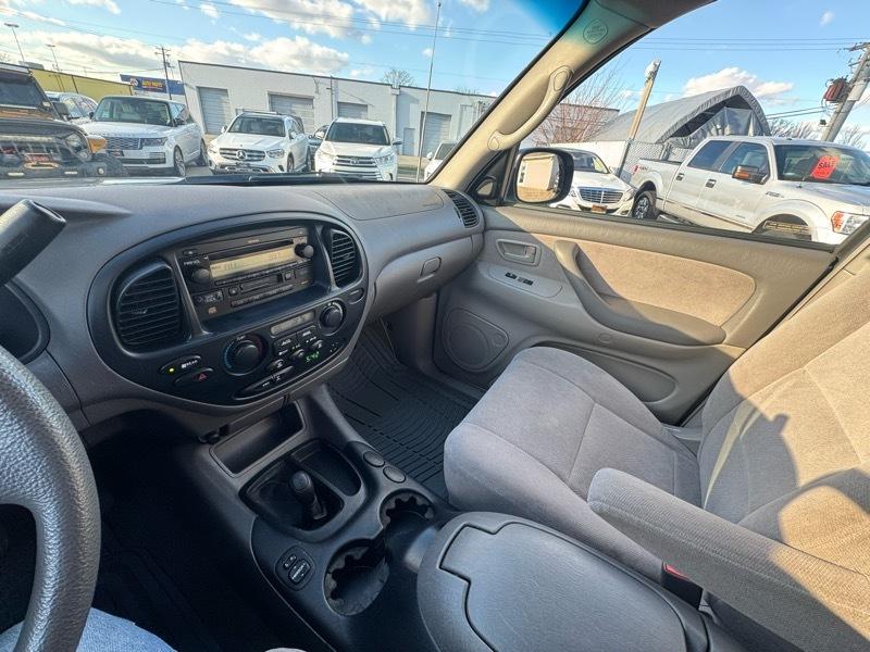 Toyota Sequoia SR5 4WD 2003