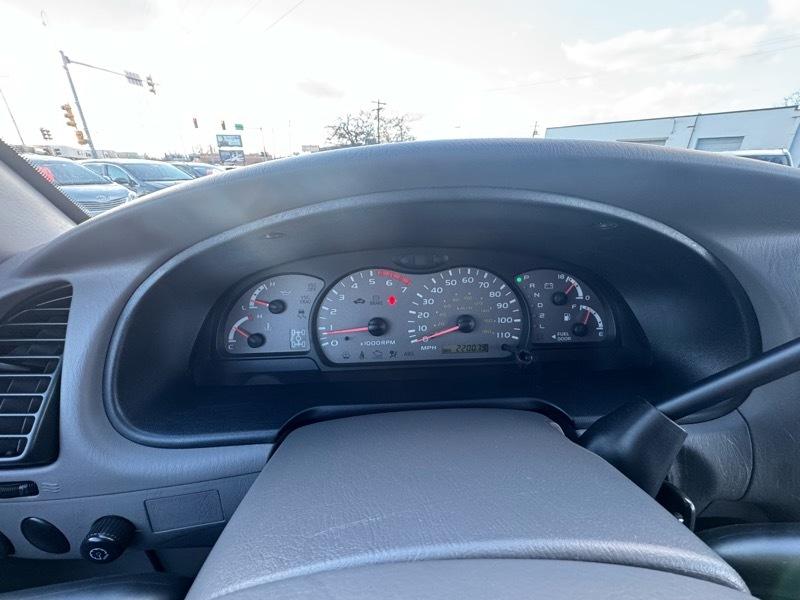 Toyota Sequoia SR5 4WD 2003