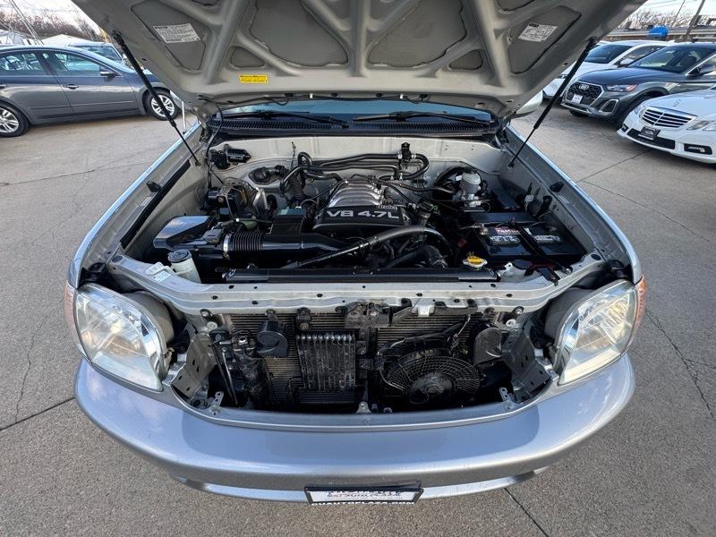 Toyota Sequoia SR5 4WD 2003