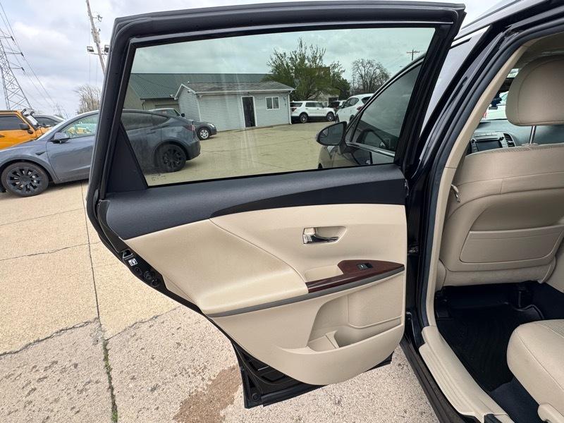 Toyota Venza LE I4 AWD 2015