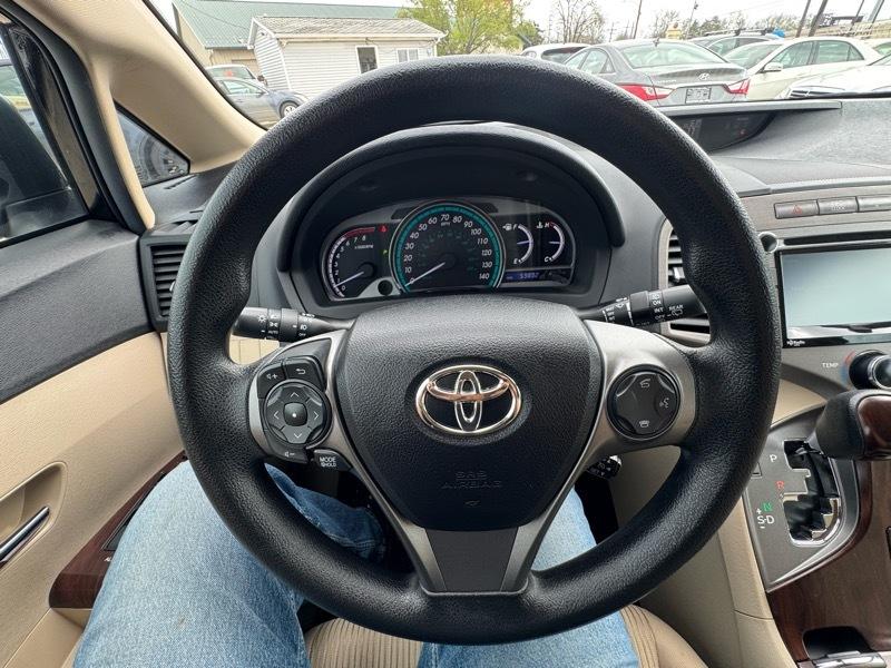 Toyota Venza LE I4 AWD 2015