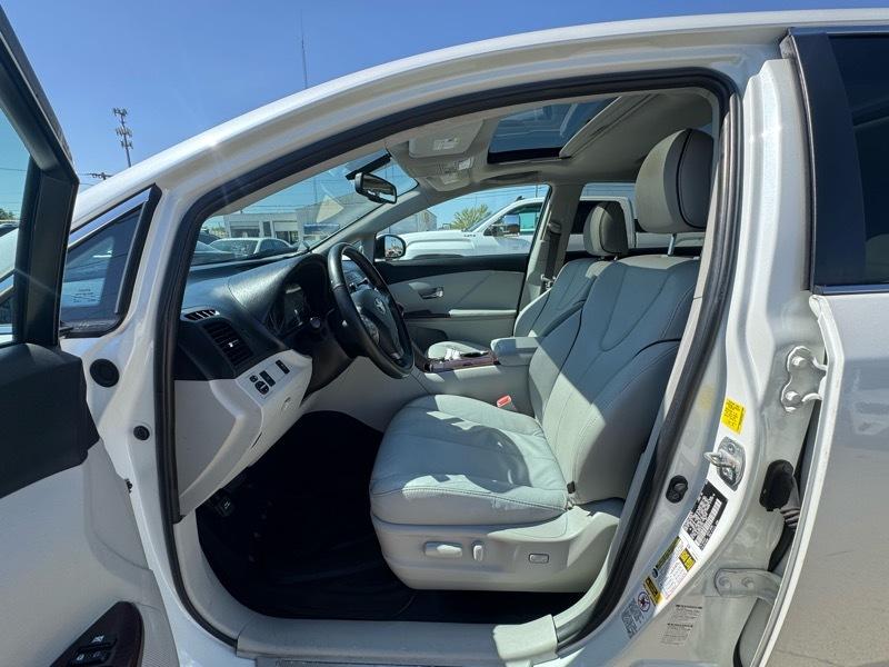 Toyota Venza 4dr Wgn V6 AWD (Natl) 2010