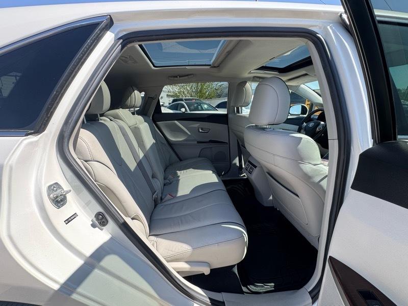 Toyota Venza 4dr Wgn V6 AWD (Natl) 2010