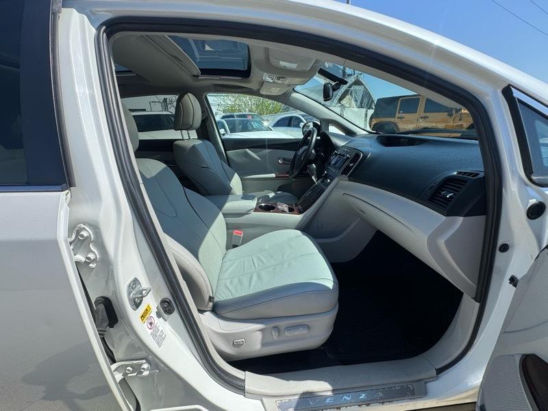 Toyota Venza 4dr Wgn V6 AWD (Natl) 2010