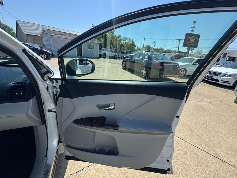 Toyota Venza 4dr Wgn V6 AWD (Natl) 2010