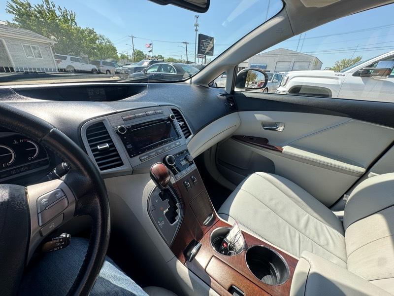 Toyota Venza 4dr Wgn V6 AWD (Natl) 2010