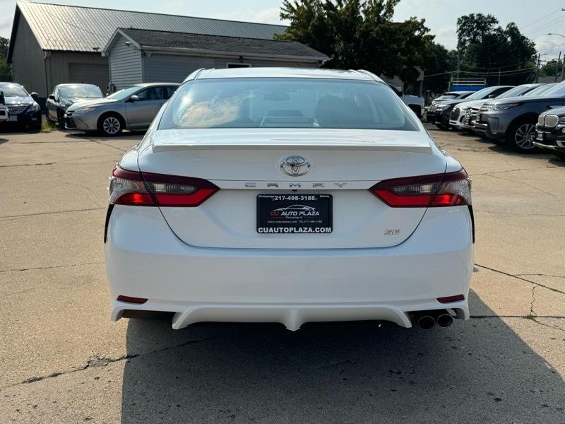 Toyota Camry SE 2024