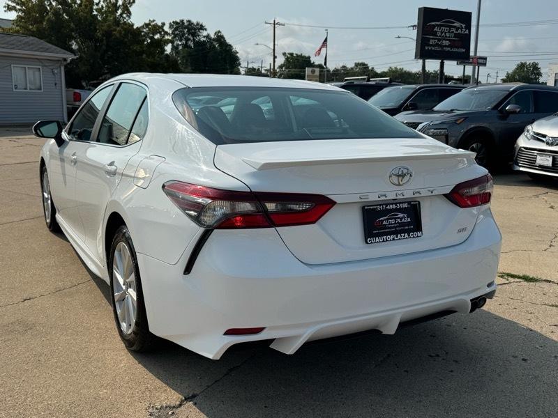 Toyota Camry SE 2024