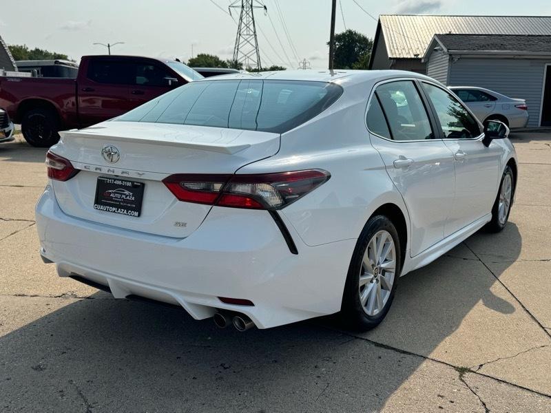 Toyota Camry SE 2024