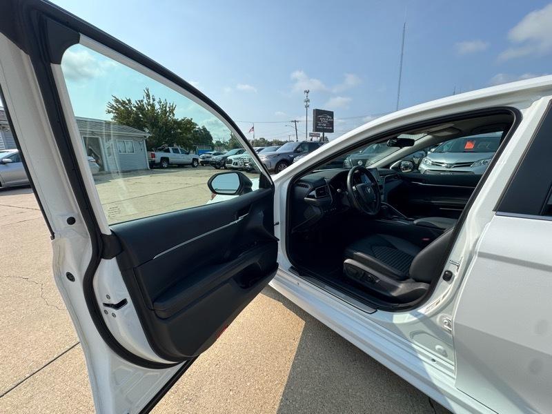 Toyota Camry SE 2024