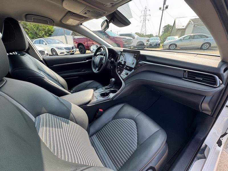 Toyota Camry SE 2024