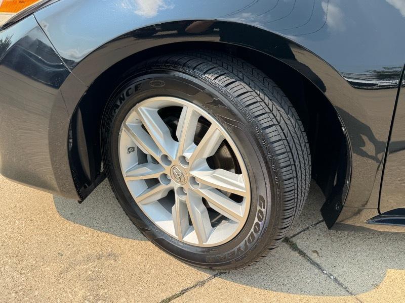 Toyota Avalon 4dr Sdn XLE (Natl) 2013