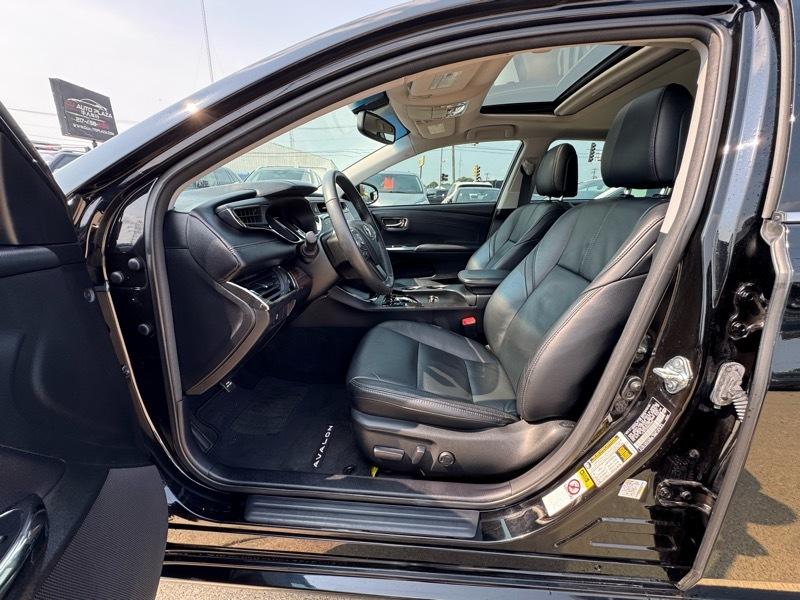 Toyota Avalon 4dr Sdn XLE (Natl) 2013