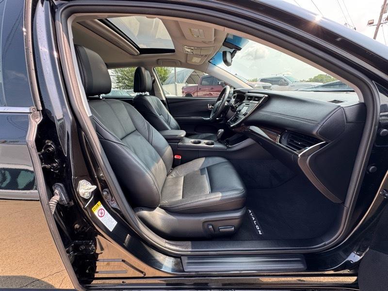 Toyota Avalon 4dr Sdn XLE (Natl) 2013