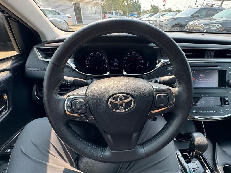 Toyota Avalon 4dr Sdn XLE (Natl) 2013
