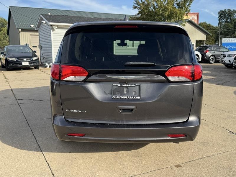 Chrysler Pacifica Touring 2017
