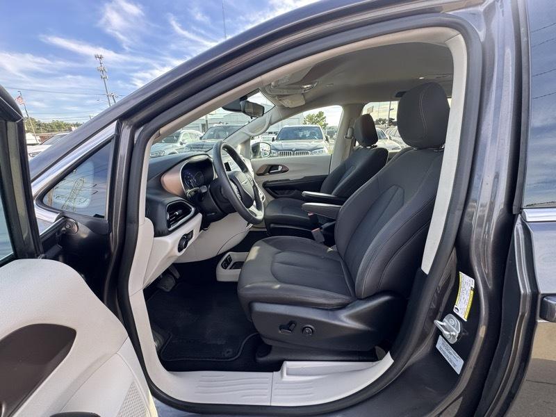 Chrysler Pacifica Touring 2017