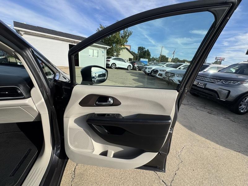 Chrysler Pacifica Touring 2017
