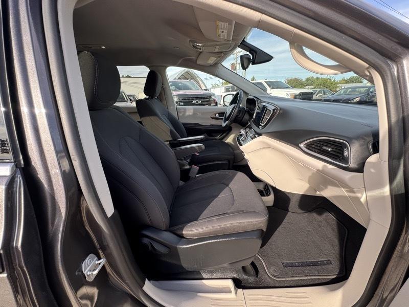 Chrysler Pacifica Touring 2017