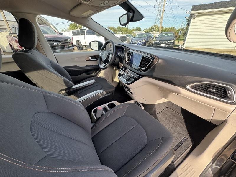 Chrysler Pacifica Touring 2017