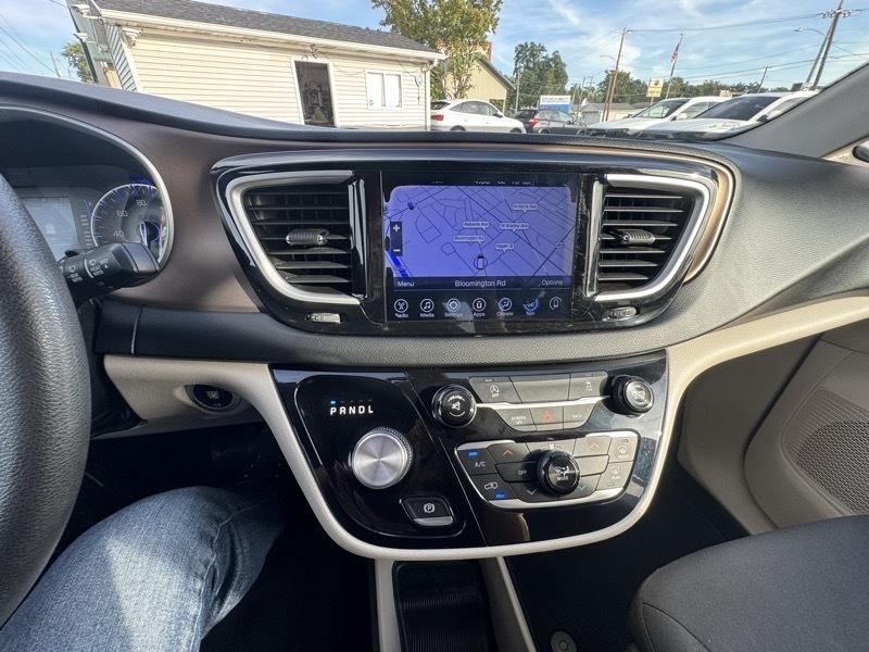 Chrysler Pacifica Touring 2017