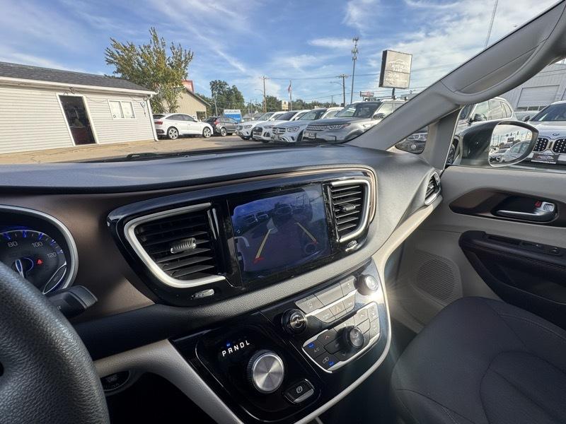 Chrysler Pacifica Touring 2017