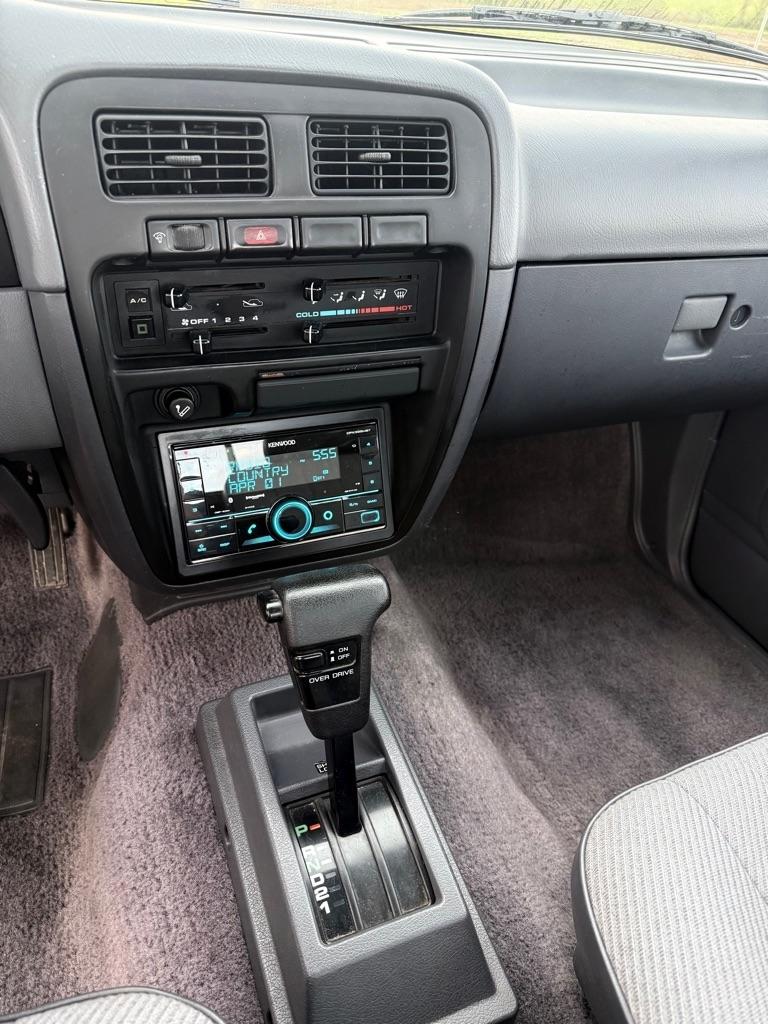 Nissan Pickup XE King Cab 2WD 1994