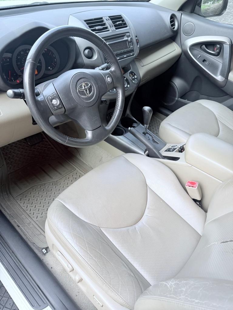 Toyota RAV4 Limited I4 2WD 2012