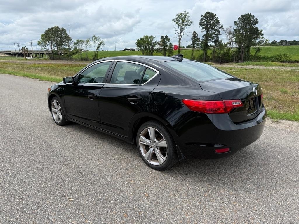 Acura ILX 5-Spd AT w/ Technology Package 2015
