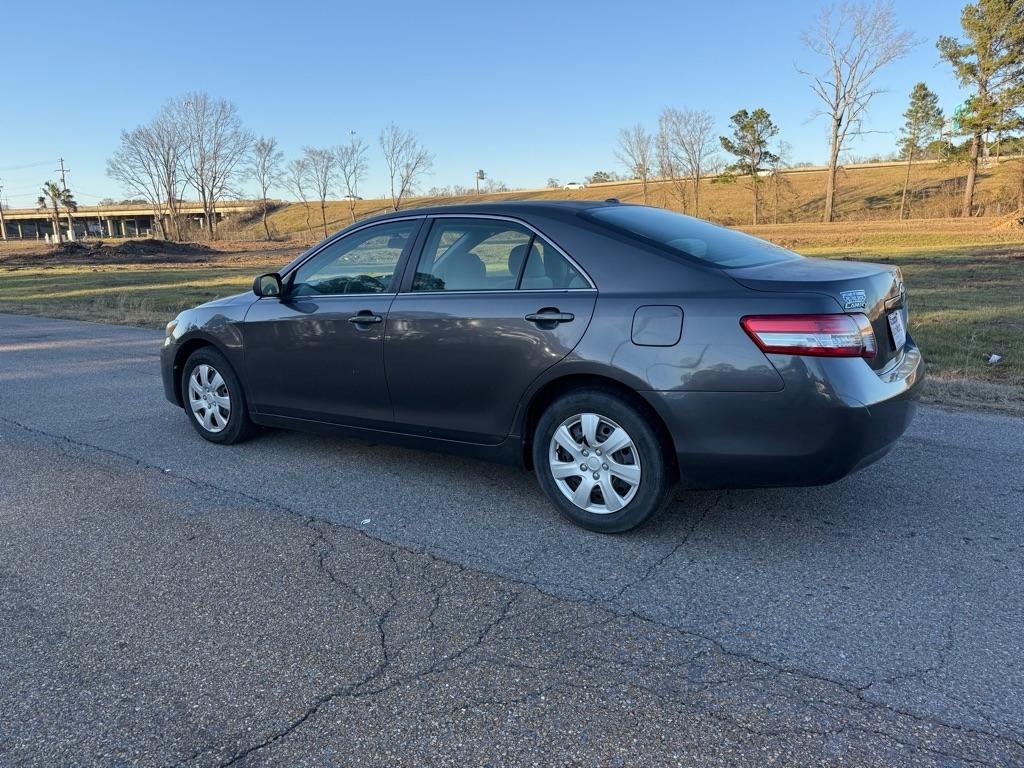 Toyota Camry Base 6-Spd AT 2011