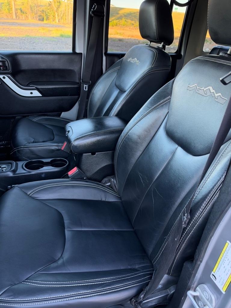Jeep Wrangler Unlimited Sahara 4WD 2014