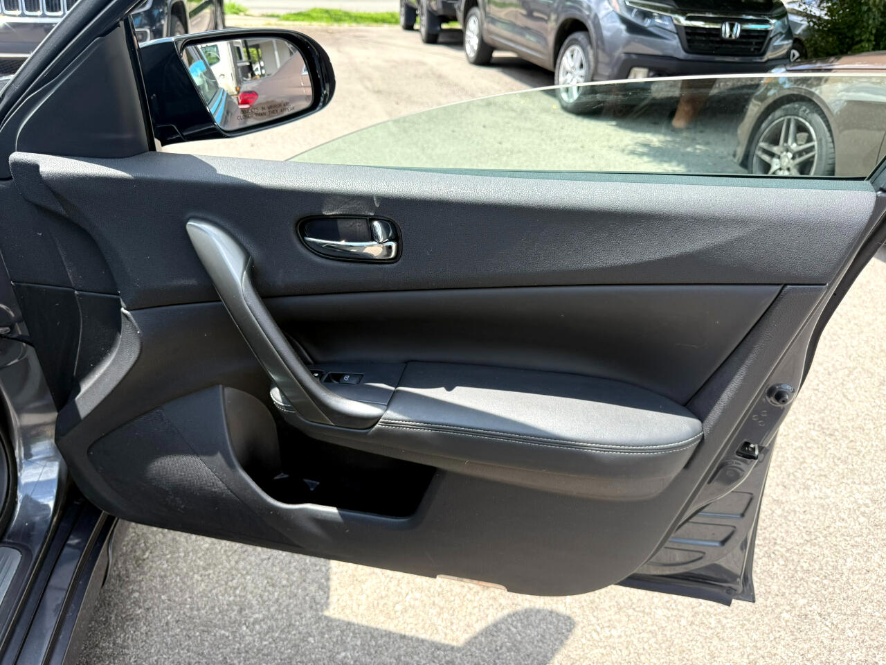 Nissan Maxima S 2012