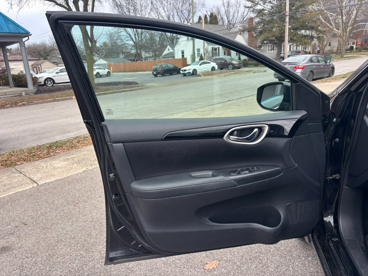 Nissan Sentra SV 4D Sedan 2017