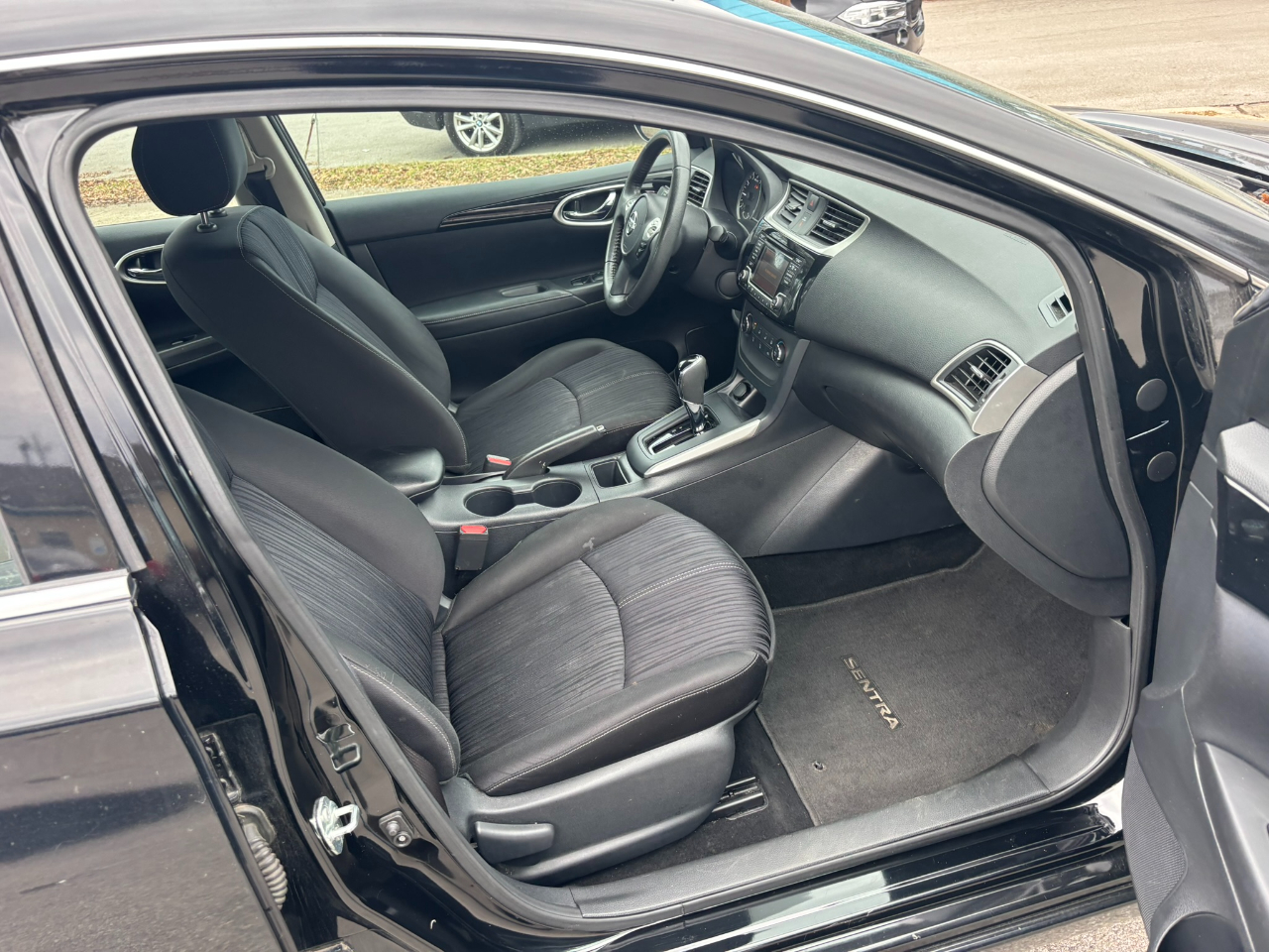 Nissan Sentra SV 4D Sedan 2017