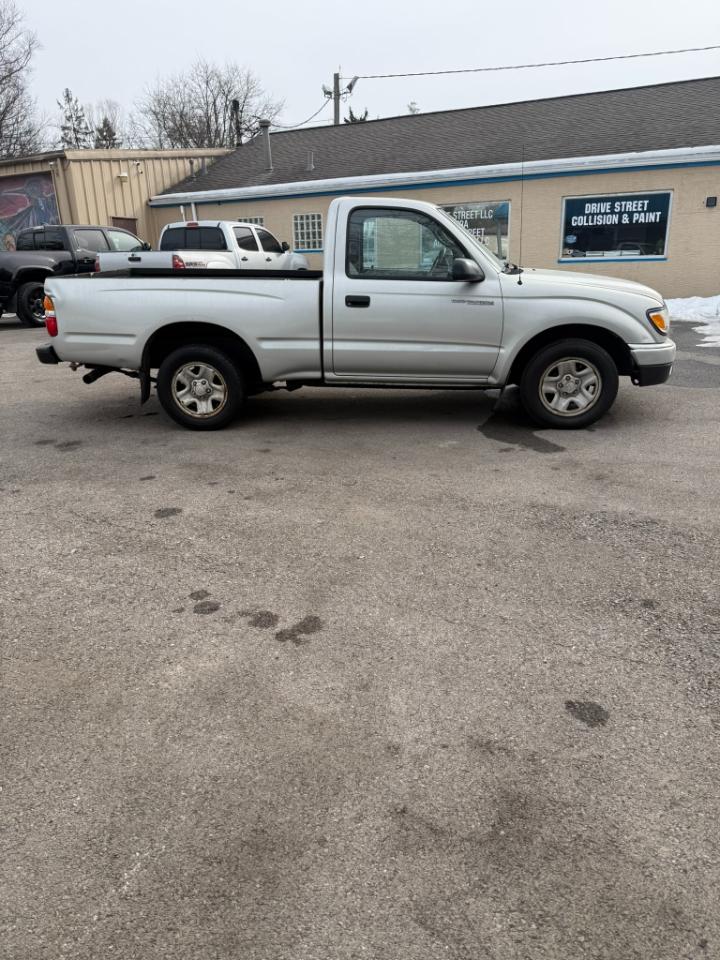 Toyota Tacoma Base 2003