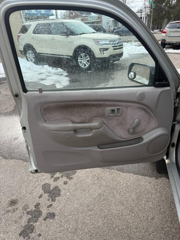 Toyota Tacoma Base 2003