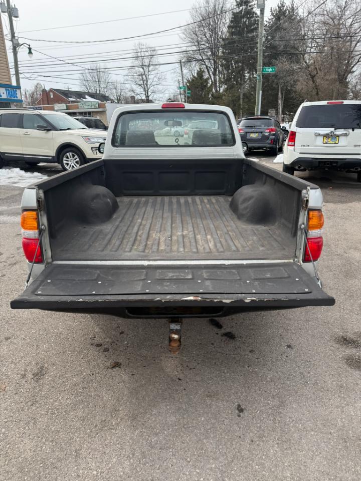 Toyota Tacoma Base 2003