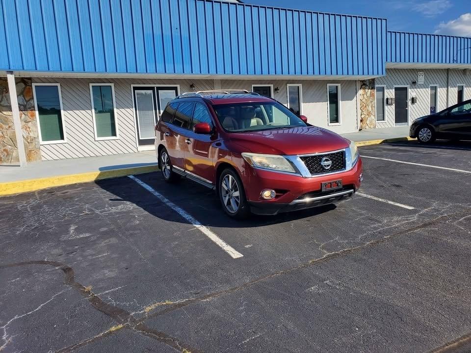 2014 Nissan Pathfinder Platinum 2WD's photo