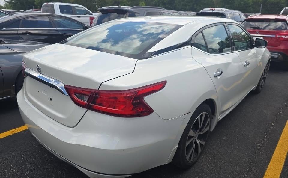 Nissan Maxima  2017
