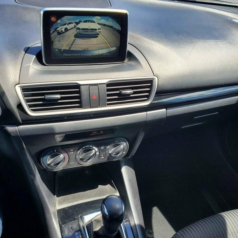 Mazda MAZDA3  2015